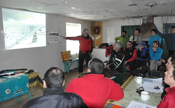 B�hem semin��e v improvizovan� posluch�rn�