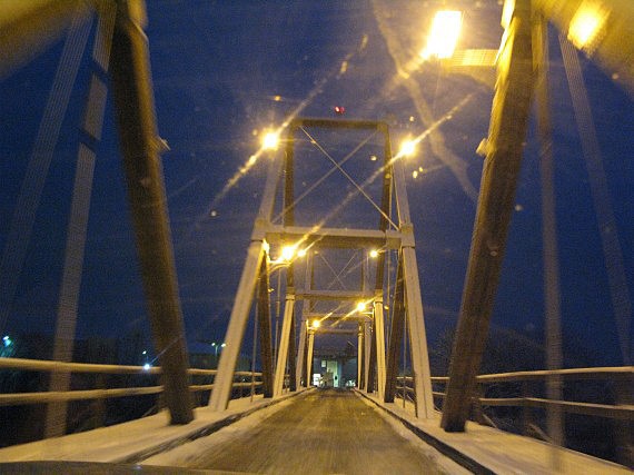 Ukrajinu opou�t�me p�es Tisu k hranici s Rumunskem