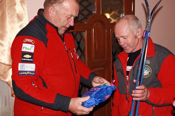 Předávání materiálu polské HS ukrajinských záchranářům