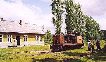 V Osmolod� z�staly jen vraky lokomtiv