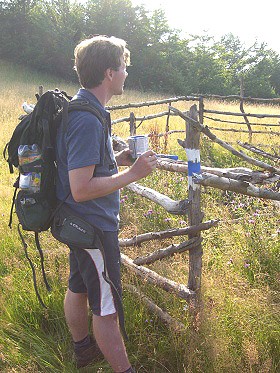 Modr� zna�ka na okraji Kolo�avy