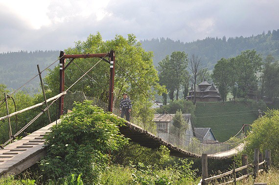 Zelen� zna�ka kolem Strukovsk� cerkve u Jasini